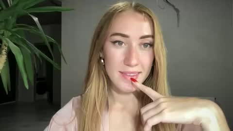 fairy_face online show from September 2025 09:14:01 PM