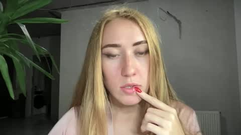 fairy_face online show from September 2025 07:37:02 PM