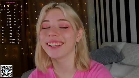 Emilia online show from December 2025 04:30:02 AM