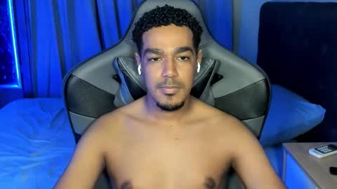 Snapshot of fmoreno10 chatting on December 2025 09:43:02 PM Carlos online show from December 2025 09:43:02 PM