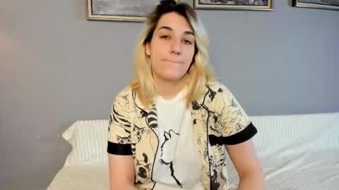 Snapshot of foamcascade chatting on December 2025 05:55:02 AM Ellie online show from December 2025 05:55:02 AM