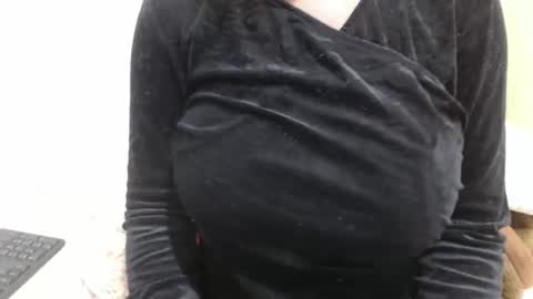 Snapshot of fruity28 chatting on October 2025 09:00:02 AM fruity28 online show from October 2025 09:00:02 AM