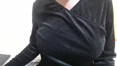 Snapshot of fruity28 chatting on November 2025 04:40:02 AM fruity28 online show from November 2025 04:40:02 AM