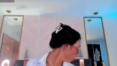 Gaby online show from November 2025 08:07:01 PM