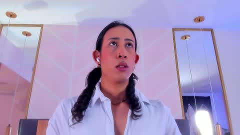 Gaby online show from November 2025 07:51:02 PM