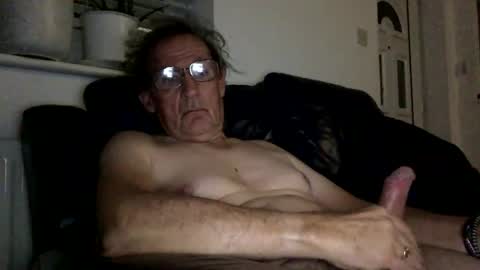 Snapshot of geoff660021 chatting on December 2025 10:14:01 PM geoff660021 online show from December 2025 10:14:01 PM