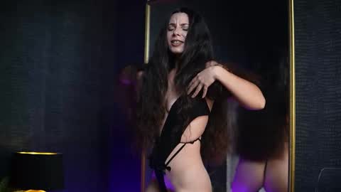 Snapshot of giaeasyice chatting on November 2025 08:30:01 PM Gia online show from November 2025 08:30:01 PM