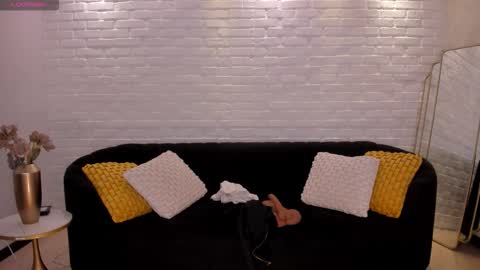 Snapshot of giaferrera_ chatting on November 2025 07:18:02 PM Gia Ferrera online show from November 2025 07:18:02 PM