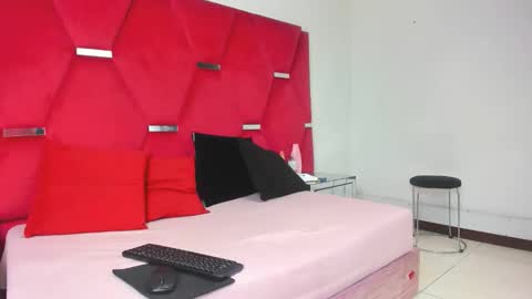 Snapshot of giannajohnson chatting on November 2025 04:07:01 AM GiannaJohnson online show from November 2025 04:07:01 AM