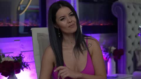 Snapshot of glamourousmom chatting on November 2025 04:24:02 AM CharmingMom online show from November 2025 04:24:02 AM