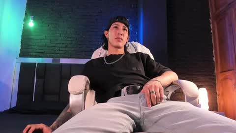 Snapshot of godly_huan chatting on December 2024 05:03:01 AM HUAN online show from December 2024 05:03:01 AM