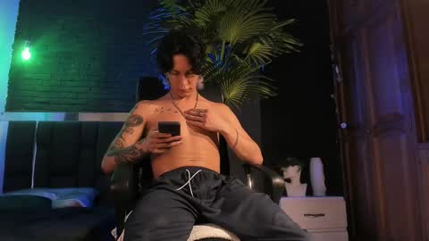 Snapshot of godly_huan chatting on February 2025 06:15:02 AM HUAN online show from February 2025 06:15:02 AM