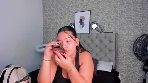 GRACE HOLLIS online show from September 2025 05:05:02 PM