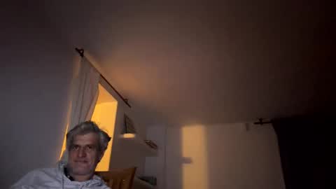 guardiannif_ online show from February 2025 01:44:01 AM