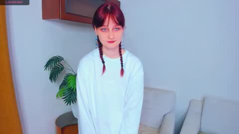 Kelly  Lilly online show from October 2025 06:50:02 PM