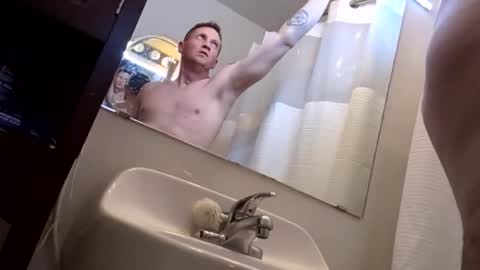 Snapshot of handsomerob42 chatting on November 2025 12:27:02 PM handsomerob42 online show from November 2025 12:27:02 PM