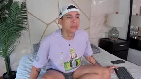 Snapshot of happy_endd_ chatting on December 2025 11:48:01 AM Happy Boy online show from December 2025 11:48:01 AM