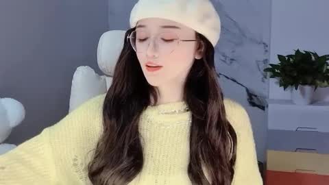 Snapshot of happysweetie168 chatting on December 2024 06:28:01 PM Daisy online show from December 2024 06:28:01 PM