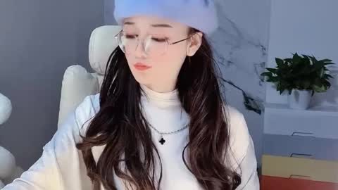 Snapshot of happysweetie168 chatting on December 2024 05:33:01 PM Daisy online show from December 2024 05:33:01 PM