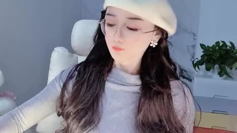 Snapshot of happysweetie168 chatting on December 2024 04:06:02 AM Daisy online show from December 2024 04:06:02 AM