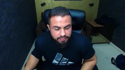 Snapshot of hayeswood chatting on October 2025 06:15:01 AM HayesWood online show from October 2025 06:15:01 AM