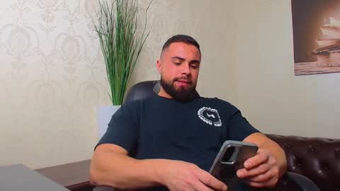 Snapshot of hayeswood chatting on November 2025 05:55:01 AM HayesWood online show from November 2025 05:55:01 AM