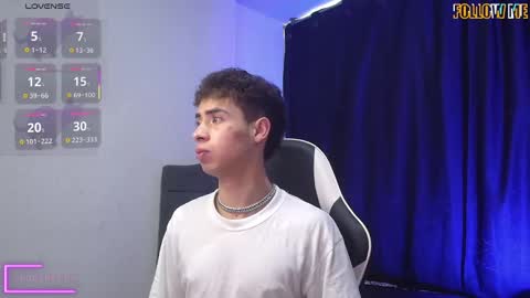 Snapshot of hellcat_xx chatting on October 2025 01:53:01 PM CROW online show from October 2025 01:53:01 PM