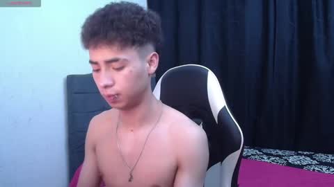 Snapshot of hellcat_xx chatting on October 2025 12:04:01 AM CROW online show from October 2025 12:04:01 AM