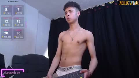 Snapshot of hellcat_xx chatting on October 2025 07:07:02 PM CROW online show from October 2025 07:07:02 PM