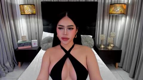 Snapshot of hennessygoddess69 chatting on November 2025 06:40:02 PM HENNESSY online show from November 2025 06:40:02 PM