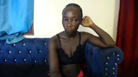 Snapshot of hevyn_sweetness chatting on December 2025 12:43:01 PM Hevyn online show from December 2025 12:43:01 PM