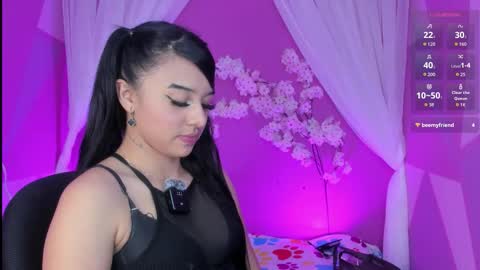 Holly  online show from September 2025 04:01:02 AM