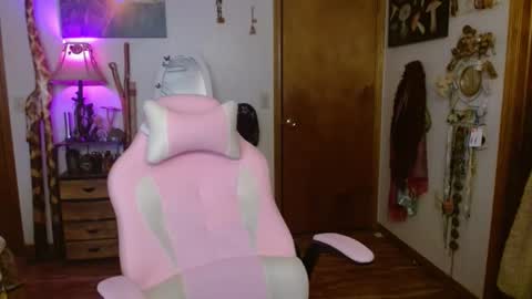 Snapshot of honeybeexo333 chatting on December 2024 03:54:02 PM Honey Bee online show from December 2024 03:54:02 PM