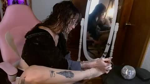 Snapshot of honeybeexo333 chatting on November 2025 05:24:01 PM Honey Bee online show from November 2025 05:24:01 PM