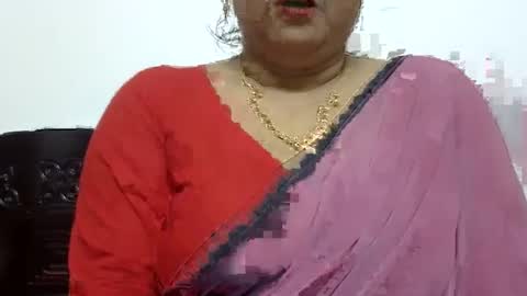 Snapshot of horneydesibabe chatting on December 2024 06:17:02 PM horneydesibabe online show from December 2024 06:17:02 PM