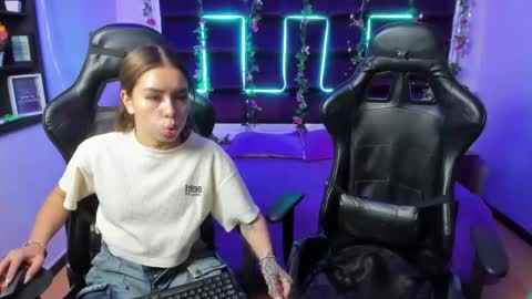 hornyy mom online show from February 2025 01:44:01 PM
