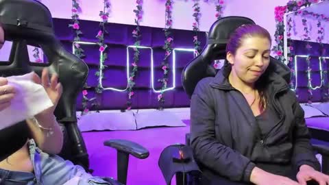hornyy mom online show from September 2025 01:11:02 PM