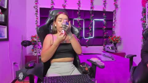 hornyy mom online show from September 2025 01:55:01 PM