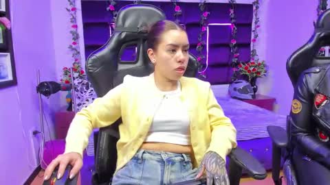 hornyy mom online show from September 2025 01:23:02 PM