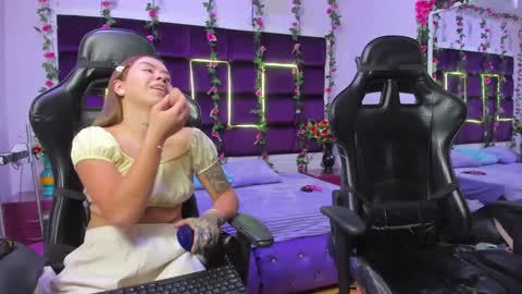 hornyy mom online show from September 2025 01:37:01 PM