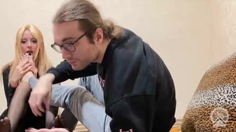 Snapshot of hyperfixation chatting on November 2025 09:46:01 PM hyperfixation online show from November 2025 09:46:01 PM