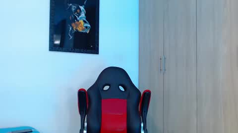 I A N -- H A M M E R online show from February 2025 09:54:01 PM