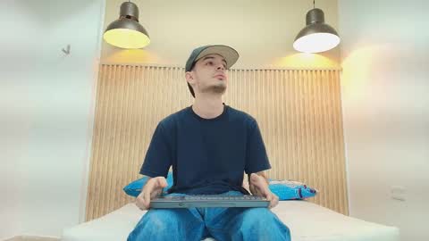 Snapshot of im_bull chatting on December 2025 03:07:01 PM BULL online show from December 2025 03:07:01 PM