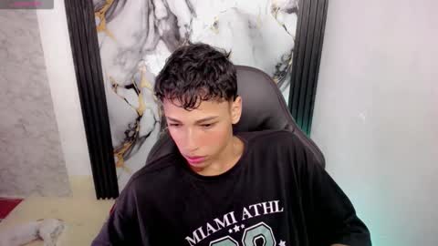 Snapshot of im_david01 chatting on December 2025 01:05:02 PM im_david01 online show from December 2025 01:05:02 PM