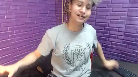 Snapshot of im_milan_rs chatting on January 2025 03:43:01 AM im_milan_rs online show from January 2025 03:43:01 AM