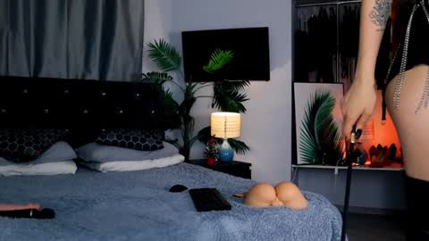 inviting_tina online show from December 2024 06:13:01 PM