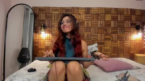 Iris Rosse online show from January 2025 12:00:01 AM