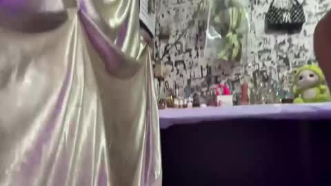 iriss_fox online show from October 2025 03:46:02 PM