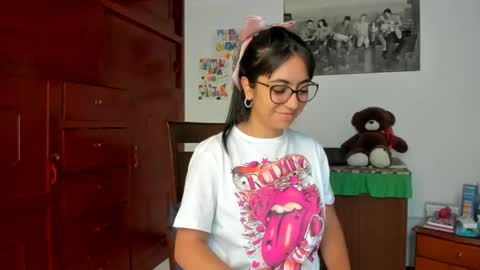 Isabella22 1 online show from December 2024 01:56:02 PM
