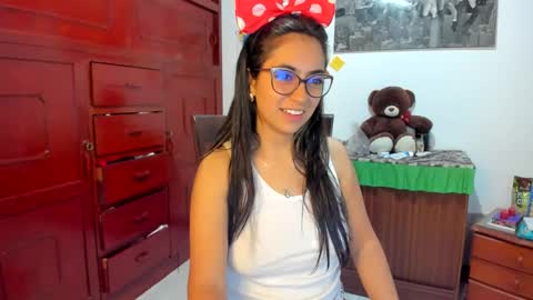 Isabella22 1 online show from January 2025 04:22:02 AM